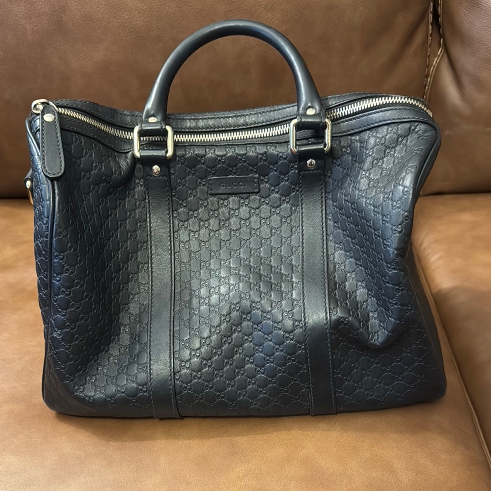 Gucci Black Leather handbag with Textured Design